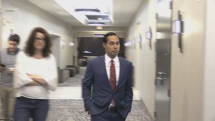 Candidato demócrata critica "circo" montado por Trump con amenaza de redadas