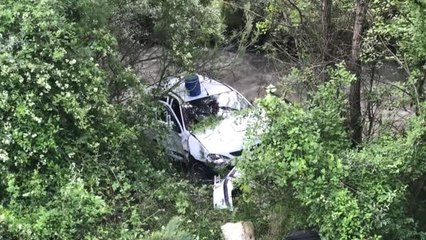 Otomobil çaya devrildi: 6 yaralı