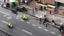 La brutalidad con la que la policía colombiana arrolla a unos 'skaters'