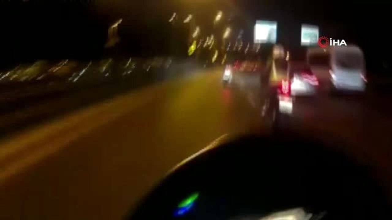 E-5 karayolunda bir anda şerit değiştiren otomobilin sebep olduğu kaza kamerada