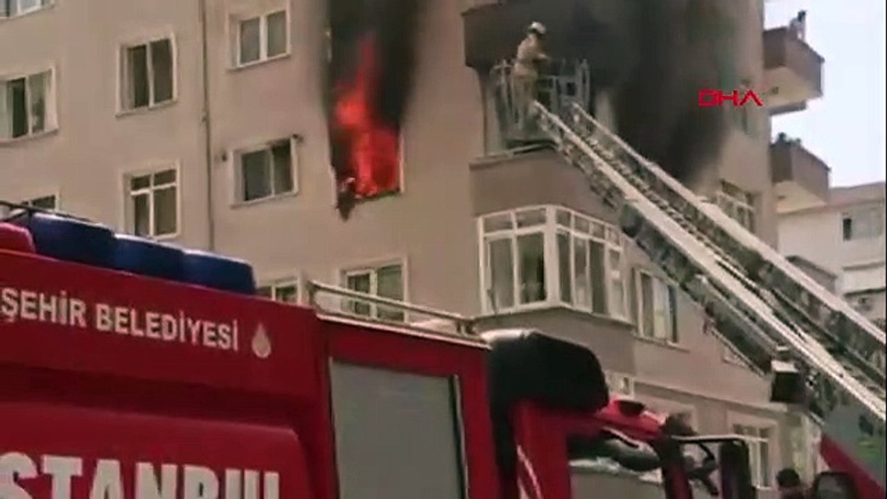Kadıköy’de yangın: Anne baba öldü, engelli oğulları kurtarıldı