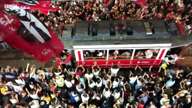 İstiklal Caddesi'nde kutlama: Huzur, mutluluk, gülen insanlar bekliyorum