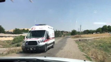 Saman yüklü kamyon devrildi: 6 yaralı