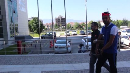 BOLU 1,4 kilogram esrarla yakalanan 2 şüpheli adliyede