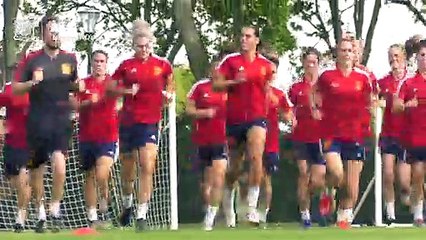 Entrenamiento de la Selección Española Femenina en Reims Antes de Enfrentarse a EEUU