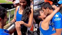 ICC Cricket World Cup 2019 : Indian Fan Proposing To His Girlfriend During Ind-Pak Match || Oneindia