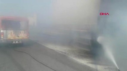 MERSİN Erken müdahale, yanan TIR'ın kül olmasını engelledi