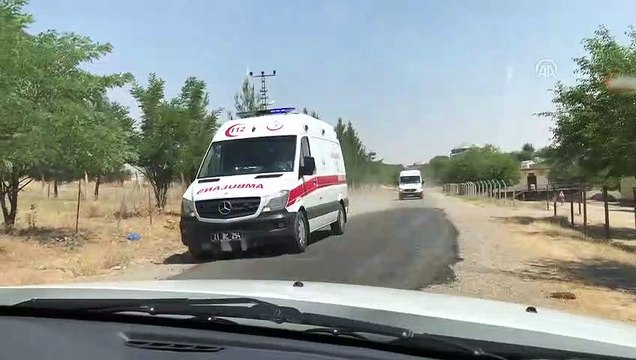 Saman yüklü kamyon devrildi: 6 yaralı - DİYARBAKIR