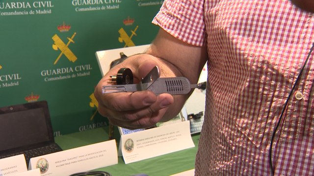 Guardia Civil explica con qué robaban los coches del alta gama