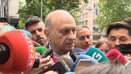 Fernández Díaz, "muy satisfecho" de que Borrell sea ministro de Exteriores