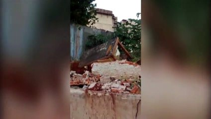 Muro corre risco de cair no Bairro Cancelli