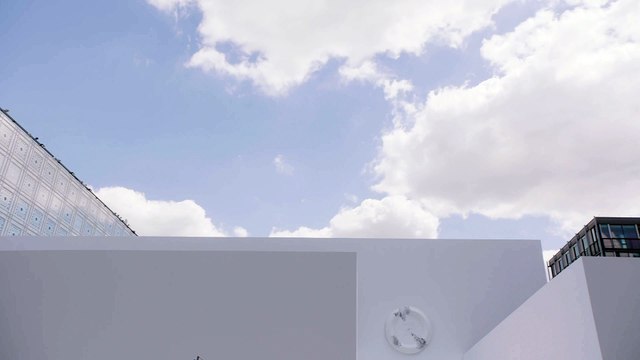 Dior collabore avec l’artiste Daniel Arsham pour son défilé homme