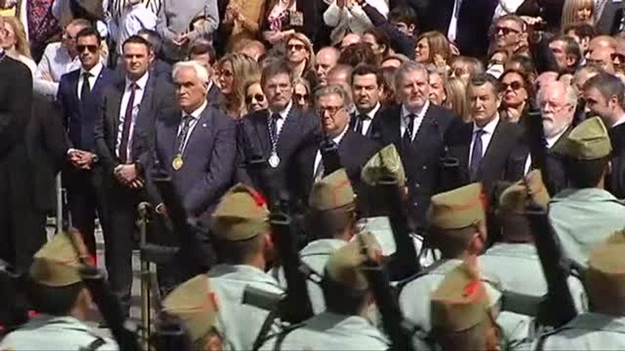 Una legión de ministros acompaña al Cristo de la Buena Muerte