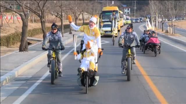 La antorcha olímpica completa el último día de relevos antes de llegar a Pyeonchang