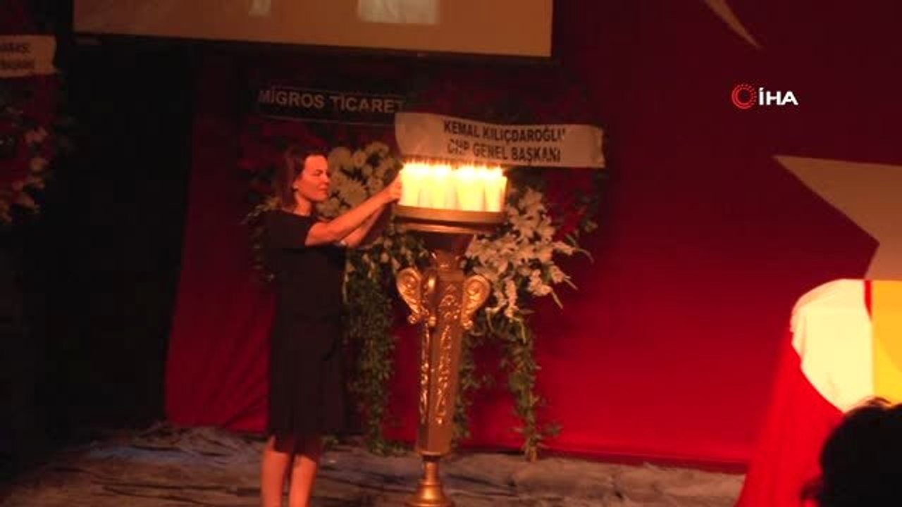 Hayatını kaybeden Enis Fosforoğlu için Haldun Taner Sahnesi'nde tören düzenlendi