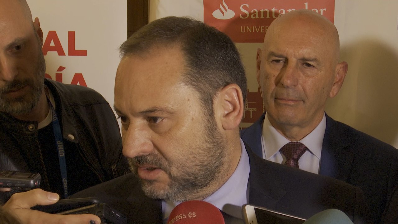 Ábalos critica a PP y Cs por "blanquear" a Vox tras los insultos