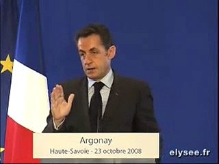 Nicolas Sarkozy s'en prend aux fonctionnaires