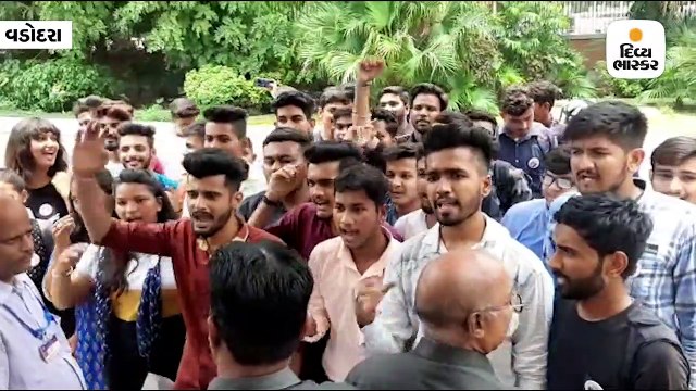 MS યુનિ.ની કોમર્સ ફેકલ્ટીમાં વિદ્યાર્થીઓને પ્રવેશ ન આપવાના નિર્ણય સામે વિદ્યાર્થી સંગઠનોનો વિરોધ