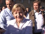 Abucheos y aplausos a Rajoy y Merkel a su llegada a Santiago