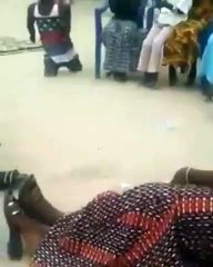 Cet homme a la joie de vivre malgré son handicap. Trop fort !!