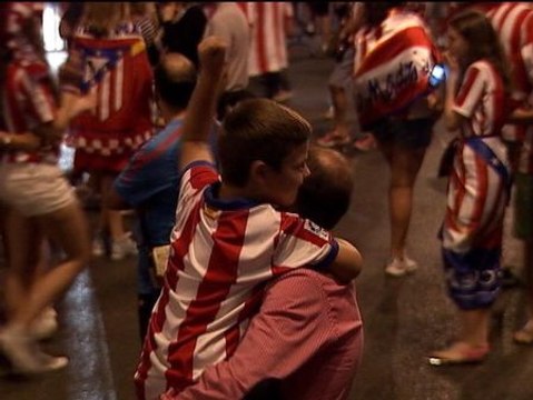 Los atléticos celebran junto al dios Neptuno la Supercopa de España