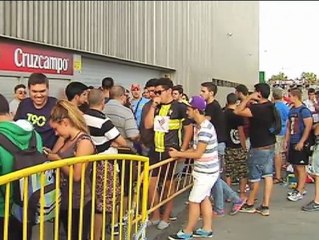 Download Video: Largas colas de aficionados del Córdoba para las entradas contra el Real Madrid