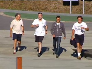 Rajoy comparte caminata con el triatleta Gómez Noya