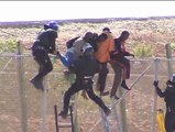 La Guardia Civil entrega a medio centenar de inmigrantes a Marruecos en la frontera de Melilla