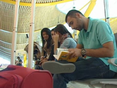 Los jóvenes españoles siguen buscando salida laboral en el exterior