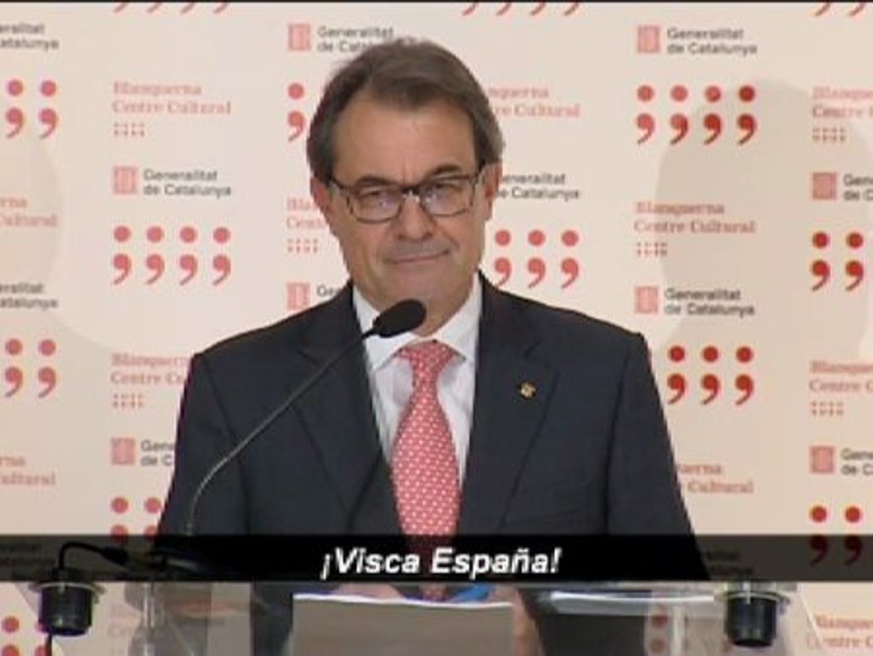 Gritos de "Visca España y Mas traidor" en la rueda de prensa de Artur Mas en Blanquerna