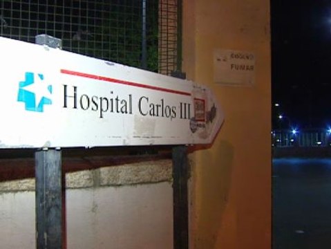 El sacerdote con ébola pasa su primera noche en el hospital
