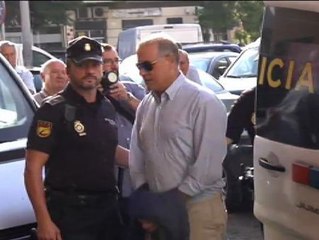 Tải video: El ex consejero de Hacienda de la Junta de Andalucía pasa a disposición judicial