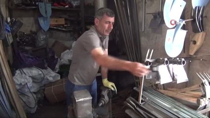 90 derece sıcaklığın altında demircilerin zorlu mesaisi