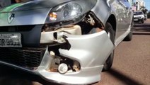 Garupa se fere em acidente entre carro e moto