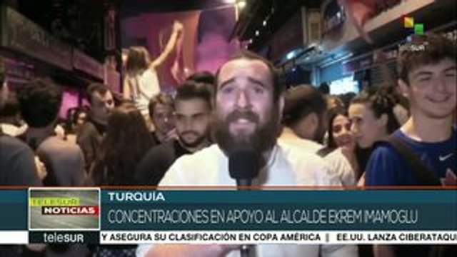 Seguidores celebran el triunfo en Estambul del alcalde Ekrem Imamoglu