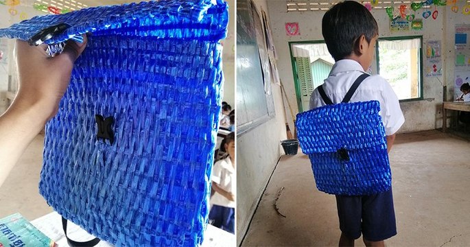 Un père a fabriqué un cartable en plastique à son fils pour qu'il puisse aller à l'école