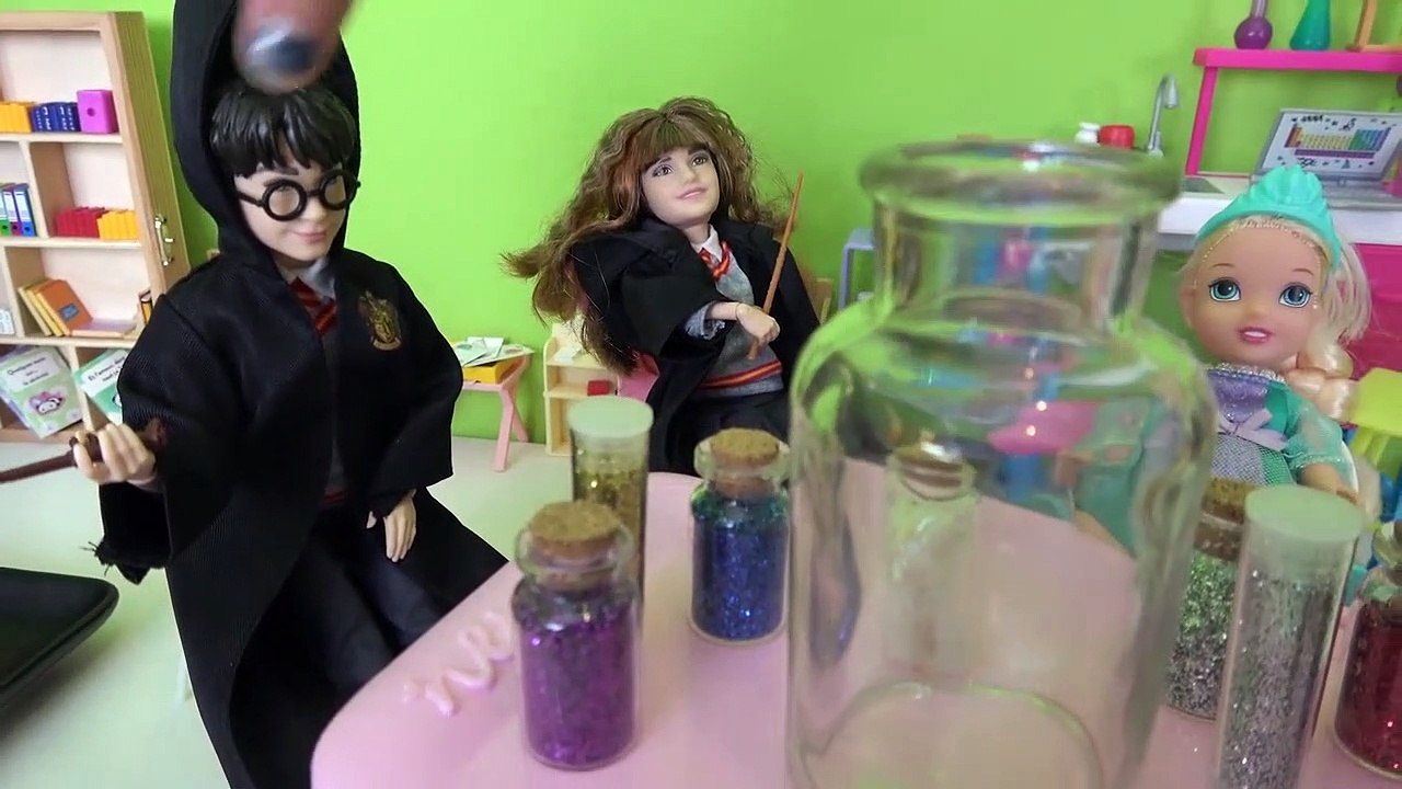 Elsa and Anna toddlers at Hogwarts by mistake!