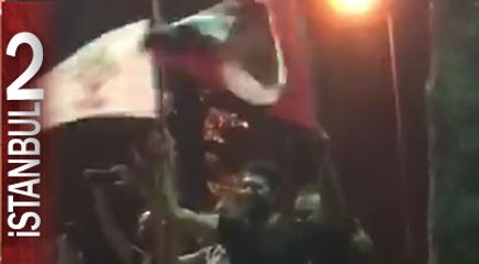 Gezi'nin sembol fotoğrafı dün gece İstanbul sokaklarındaydı