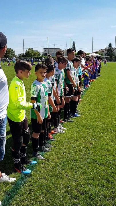 PRESENTATION DES JOUEURS POUR LA VICOIRE DES U13 AU TOUNOI DE ST LYS.