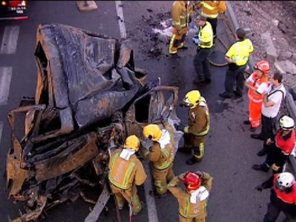 El reventón de una rueda del camión podría ser la causa del accidente de Cox