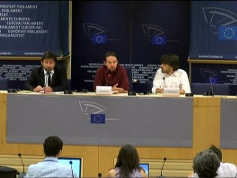 Pablo Iglesias convoca una reunión de urgencia para pedir el fin de los desahucios