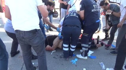 Otomobille çarpışan motosiklet ikiye bölündü: 2 ağır yaralı