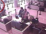 Detenida una pareja española en el aeropuerto de Bogotá cuando intentaban volver a España con un niño comprado