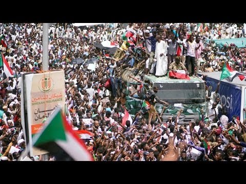 شاهد .. فرحة مغترب سوداني عاد لوطنه بعد رحيل البشير - FOLLOW UP