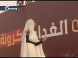 شاهد: المرأء السودانية تقود إحدى المظاهرات وسط العاصمة الخرطوم