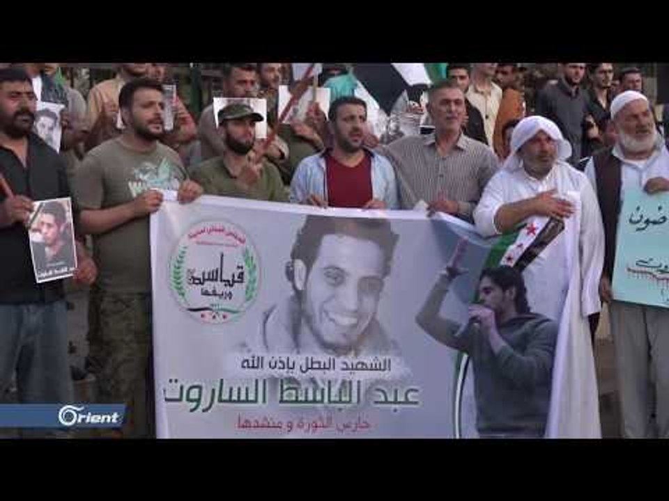 أهالي بلدة قباسين بحلب يؤدون صلاة الغائب على روح الساروت - سوريا