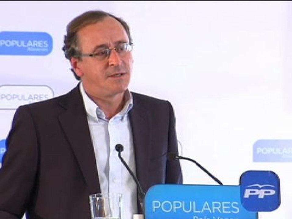 Alonso: "Hasta ahora solo he oído a Pedro Sánchez decir cosas en negativo"