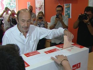 Rubalcaba vota a su sustituto