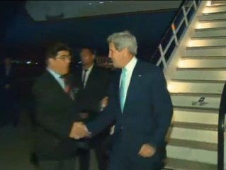 Kerry hace una escala sorpresa en Kabul
