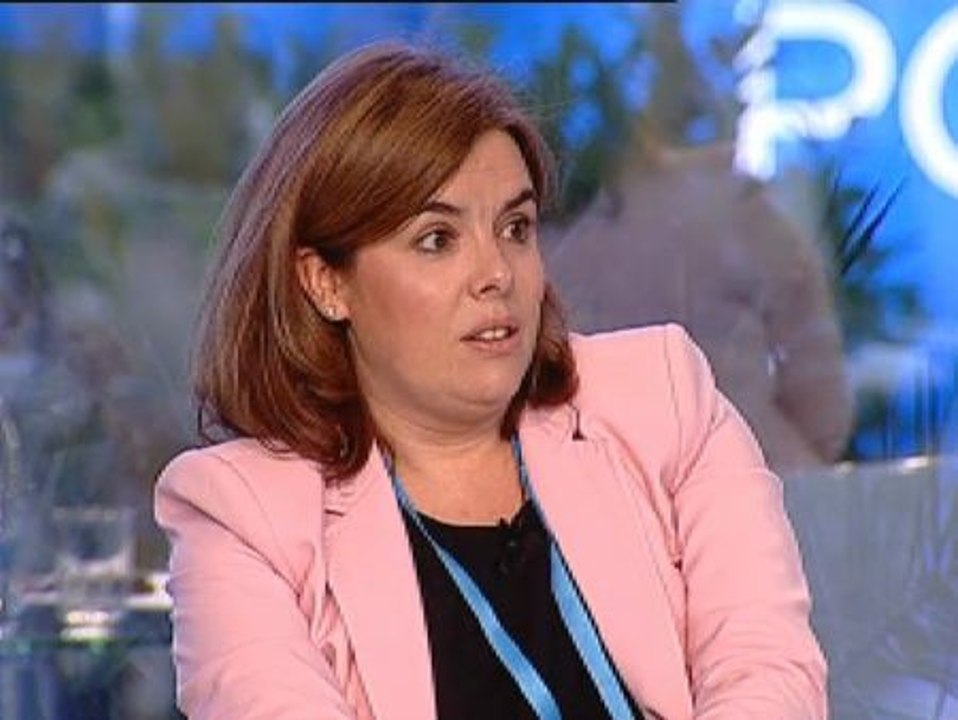 Sáenz de Santamaría: "Algunos se dicen más ciudadanos porque comen menús de 6 euros, a los que comemos un sándwich en el despacho no sobran 3,5"